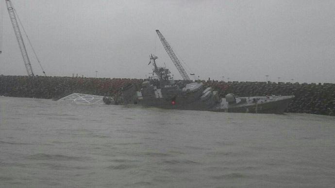 روزنامه روسی: کشتی جنگی ایران در حال غرق شدن است!
