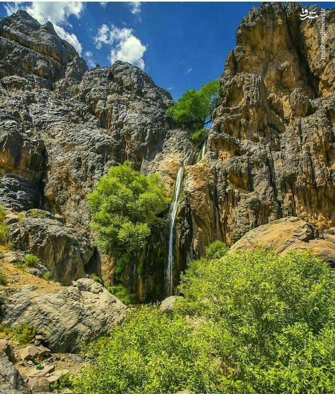 آبشاری زیبا در قلب ایران