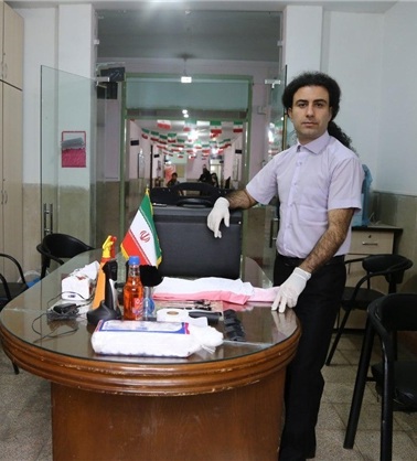 عکس/ آقای دست قیچی مهربان