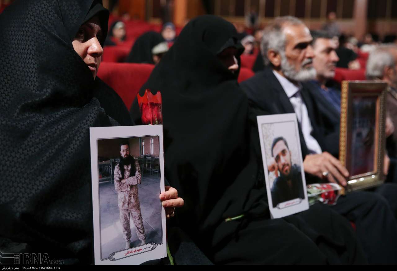 عکس/ قاب عکس سردار شهید همدانی در دستان نوه هایش