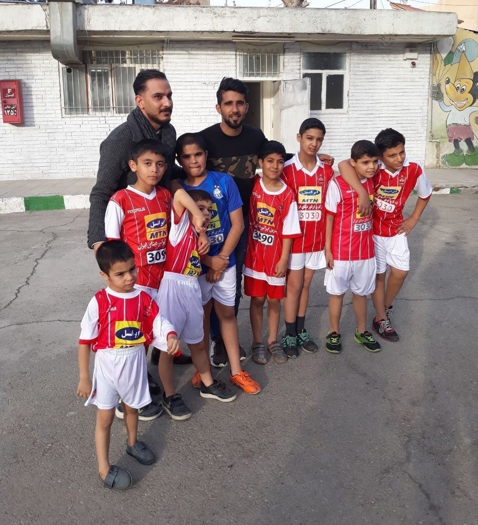 کار خیرخواهانه بازیکن عراقی پرسپولیس در جمع کودکان بی‌سرپرست