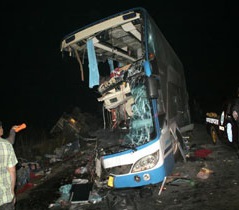 برخورد مرگبار اتوبوس تایلندی با درخت