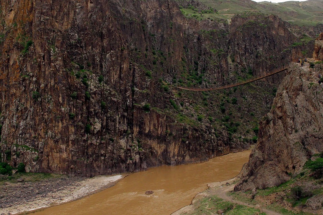 تصویر: هیجان در پل معلق پیرتقی