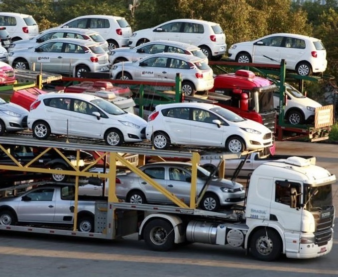 کاهش چشمگیر واردات خودرو در سال جاری