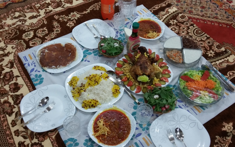 نشسته روی زمین غذا خوردن چه فوایدی دارد؟