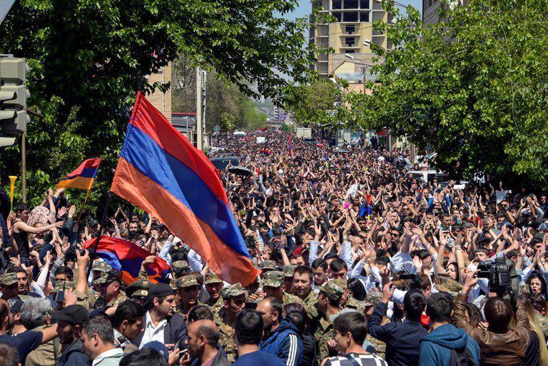 چه چیزی ارمنی‌ها را به خیابان‌ها کشاند؟