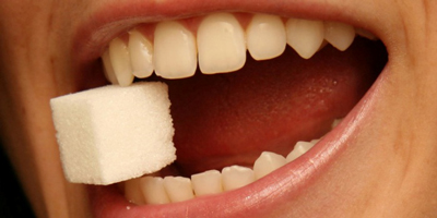 دهان و دندان/ مصرف قند با دندان چه می‌کند؟