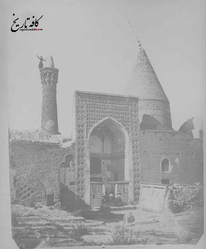 نمائی از گنبد غازان خان و منار بسطام در دوره ناصری