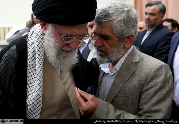گفتگوی پدر شهید احمدی روشن در دیدار با رهبری