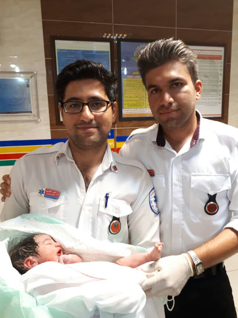 تولد نوزاد عجول در آمبولانس ۱۱۵ شیراز