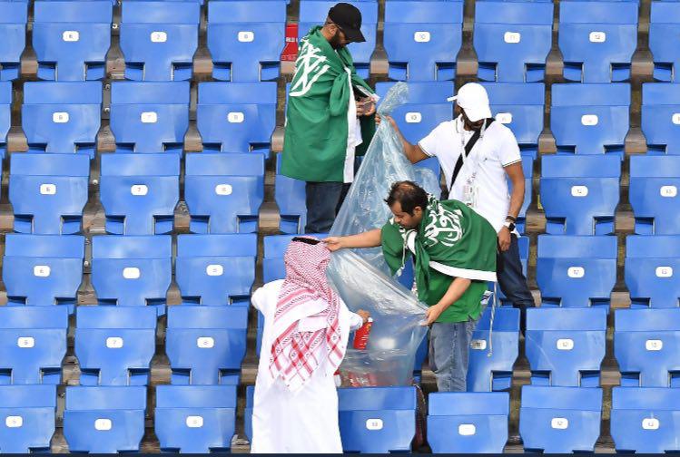هواداران عربستانی در مسیر هواداران مصر