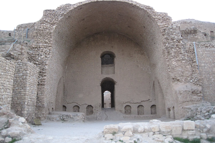 اکوتوریسم/ معرفی کاخ اردشیر بابکان یا آتشکده‌ی فیروزآباد
