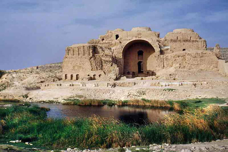 اکوتوریسم/ معرفی کاخ اردشیر بابکان یا آتشکده‌ی فیروزآباد