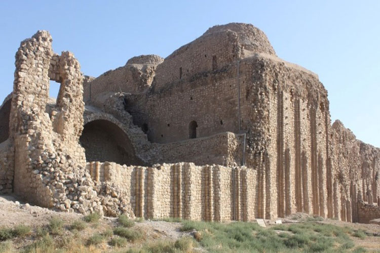 اکوتوریسم/ معرفی کاخ اردشیر بابکان یا آتشکده‌ی فیروزآباد