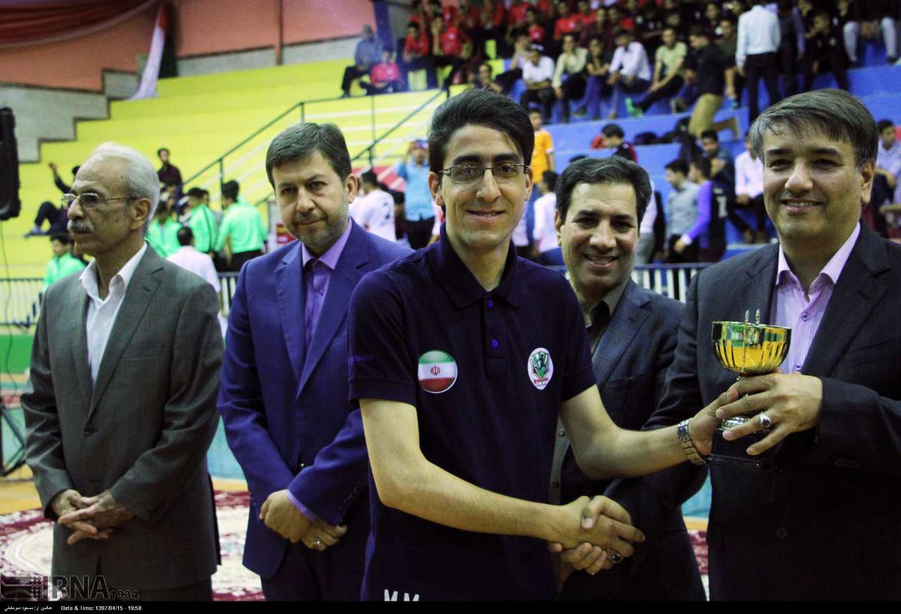 تجلیل از قهرمانان