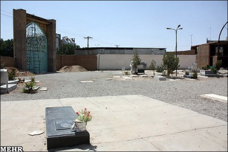 غربت آذر یزدی در شهر یزدی ها