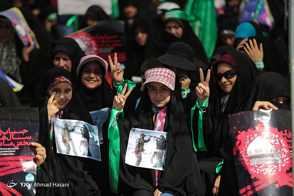 راهپیمایی بانوان در مشهد به مناسبت روز عفاف و حجاب