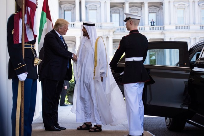 نیویورکر گزارش داد: تکاپوی امارات و عربستان برای اتحاد واشنگتن و مسکو