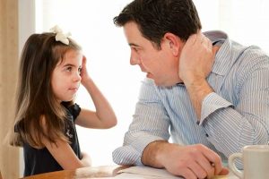۱۰ دروغ رایجی که والدین هرگز نباید به کودکان خود بگویند