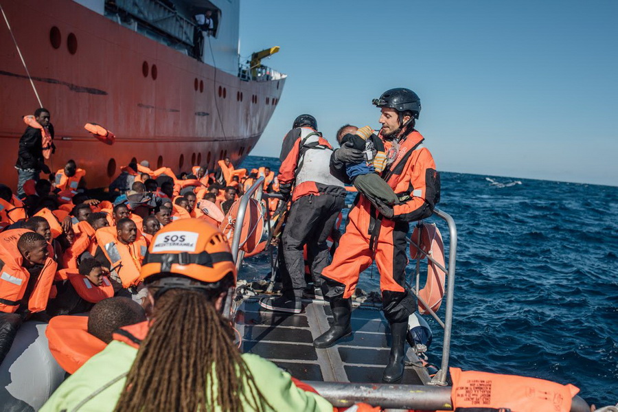 ایتالیا بنادر خود را بر روی کشتی حامل پناهجویان بست