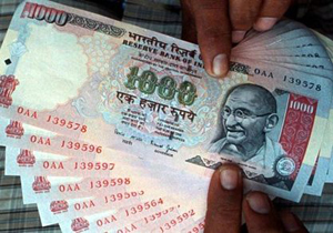 ارزش روپیه هند در برابر دلار به پایین‌ترین سطح خود رسید