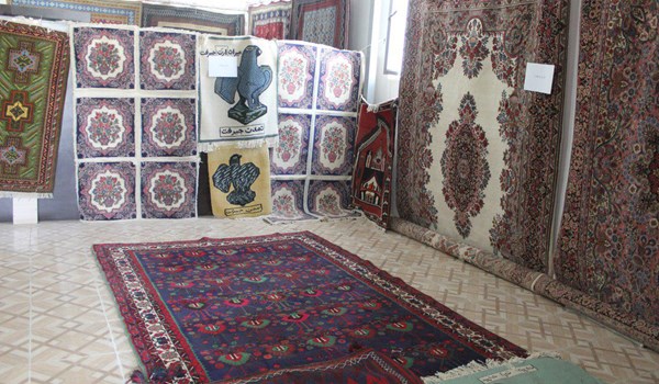 تار و پود فرش اراک بر دار بی‌مهری