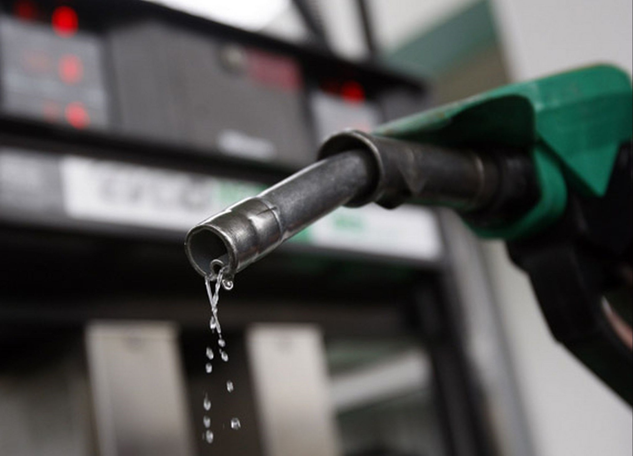 افزایش بهای بنزین در آلمان به دلیل تحریم‌های ایران