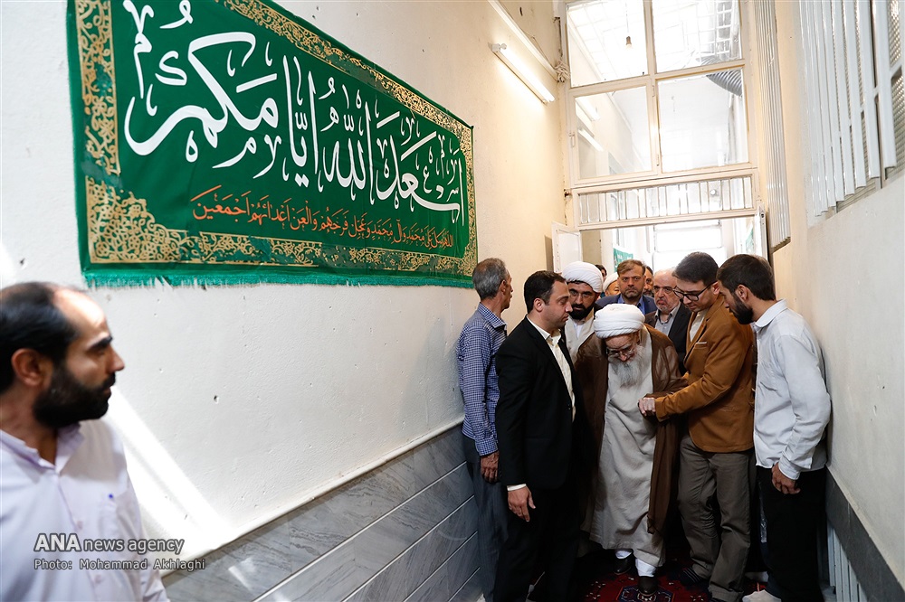 مراسم عمامه گذاری جمعی از طلاب به مناسبت عید غدیر