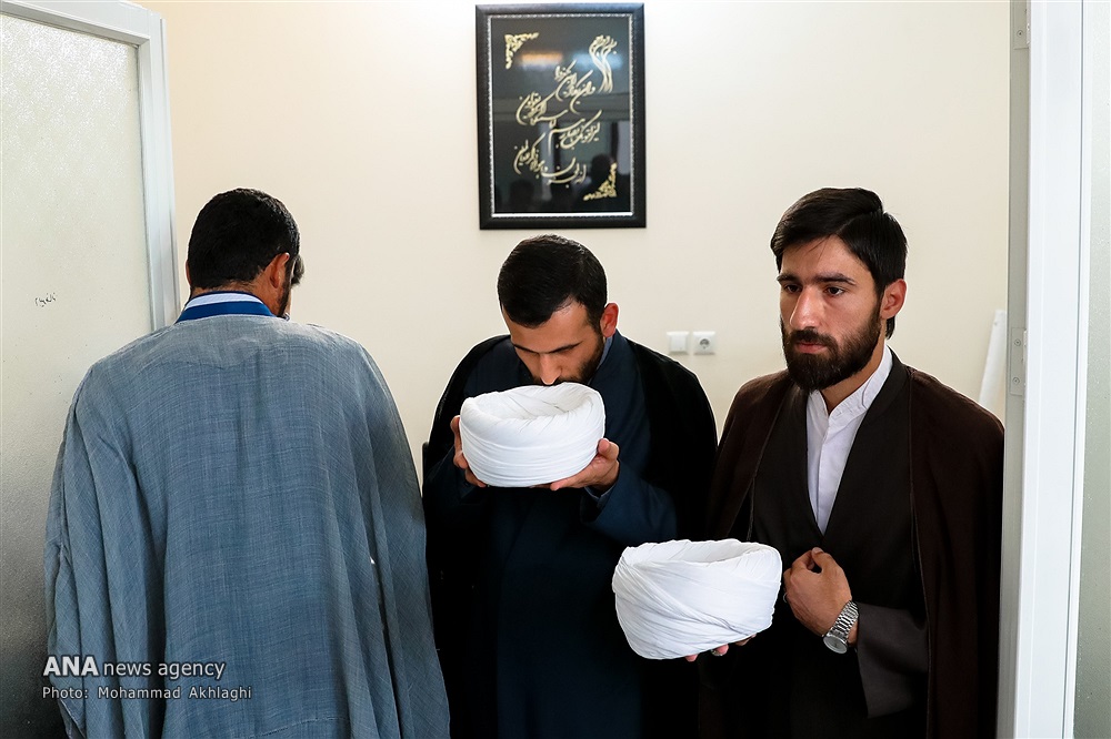 مراسم عمامه گذاری جمعی از طلاب به مناسبت عید غدیر
