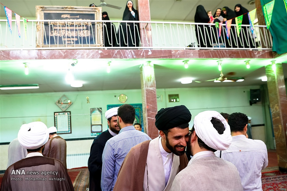 مراسم عمامه گذاری جمعی از طلاب به مناسبت عید غدیر
