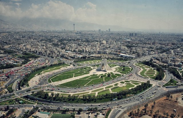اعدام مفسدان اقتصادی در میدان آزادی تهران