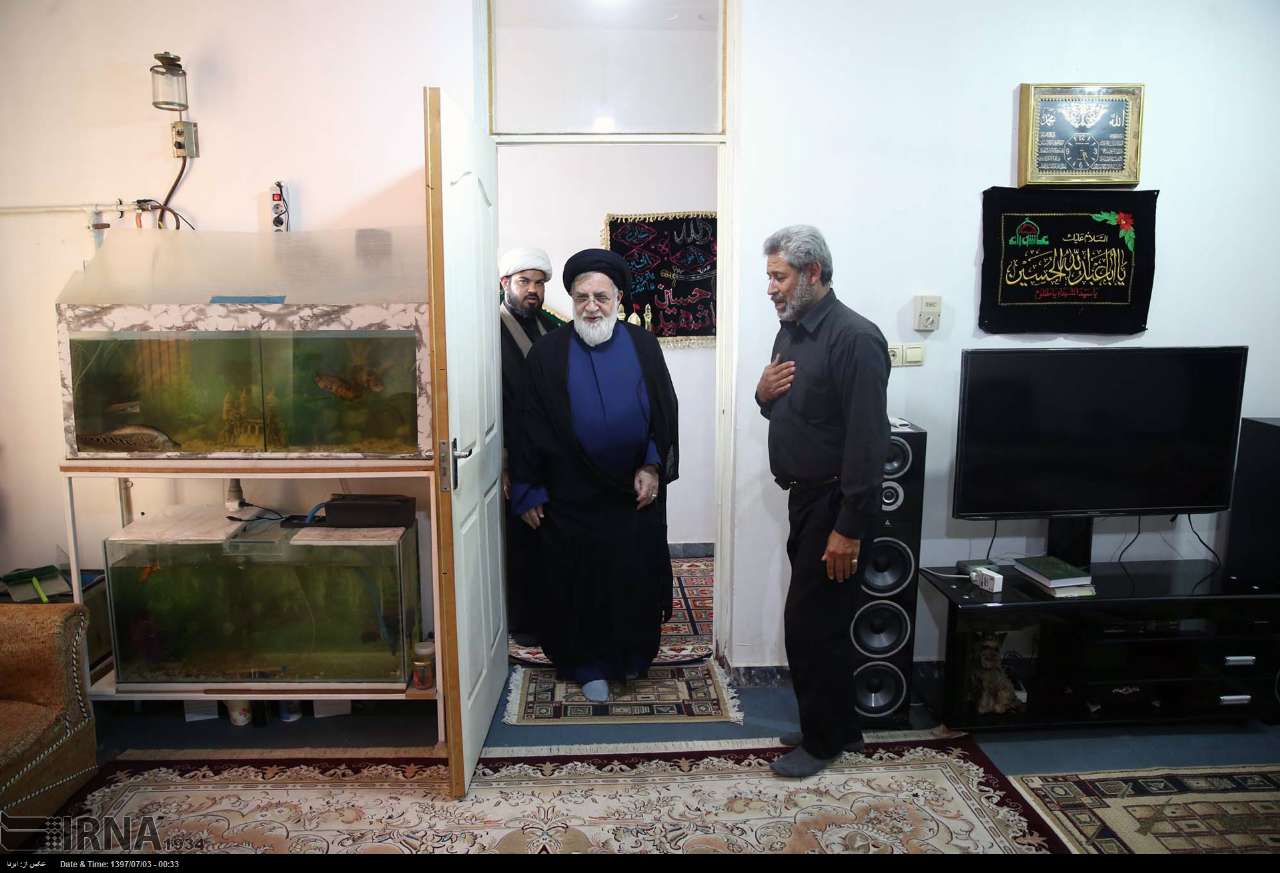 عکس/ دیدار رئیس بنیاد شهید با خانواده های شهدای حادثه تروریستی اهواز