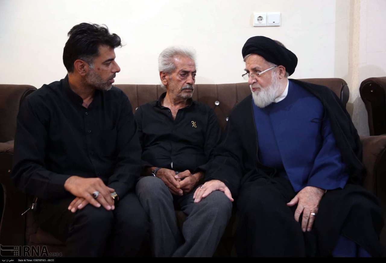 عکس/ دیدار رئیس بنیاد شهید با خانواده های شهدای حادثه تروریستی اهواز