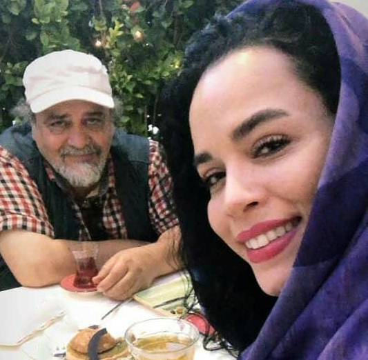 چهره ها/ عصرانه محمدرضا شریفی نیا با دخترش