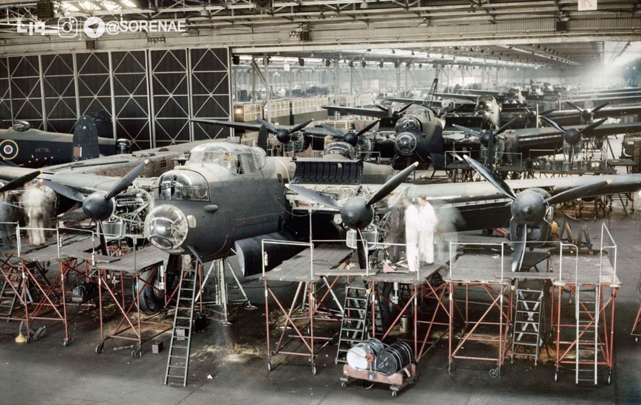 عکس رنگی از کارخانه هواپیما سازی در جنگ جهانی