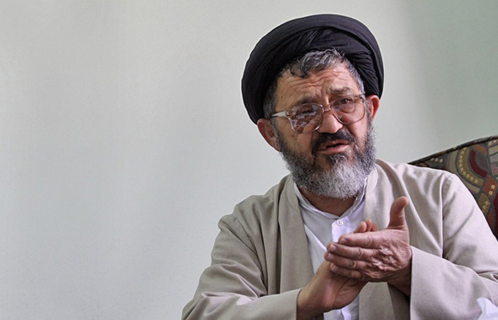 نگرانيِ "اکرمی" از  تبدیل کتاب فروشی‌ها به پیتزا فروشی