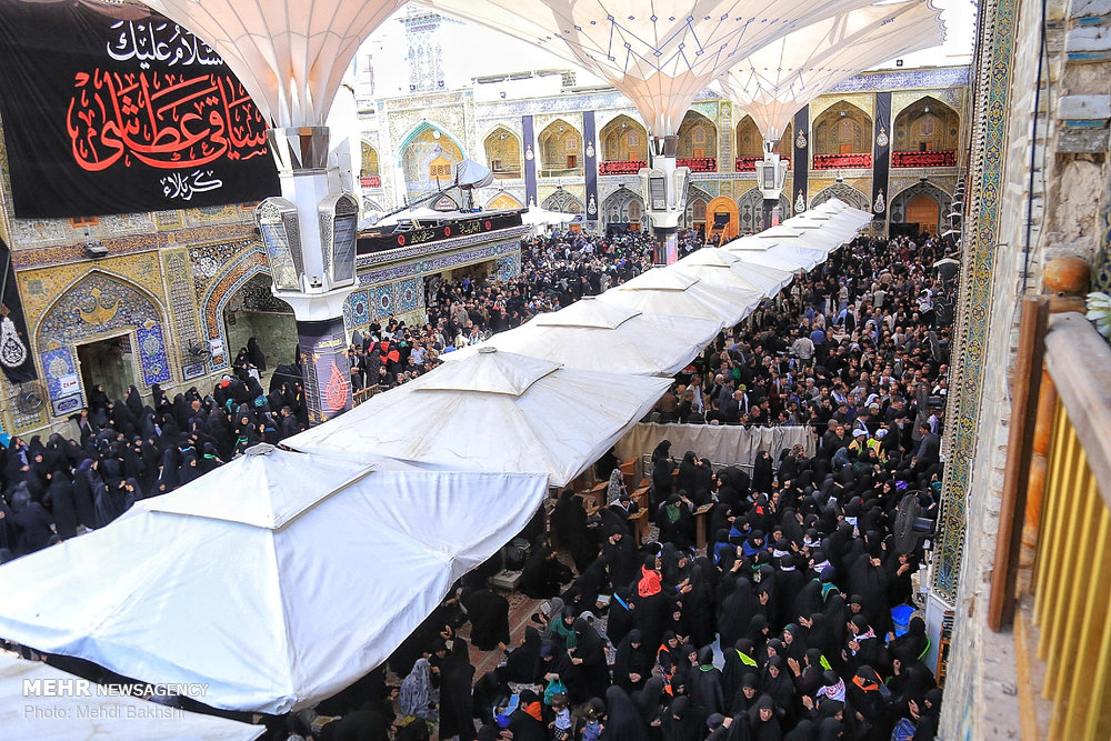 زائران اربعین حسینی در حرم امیرالمومنین(ع)