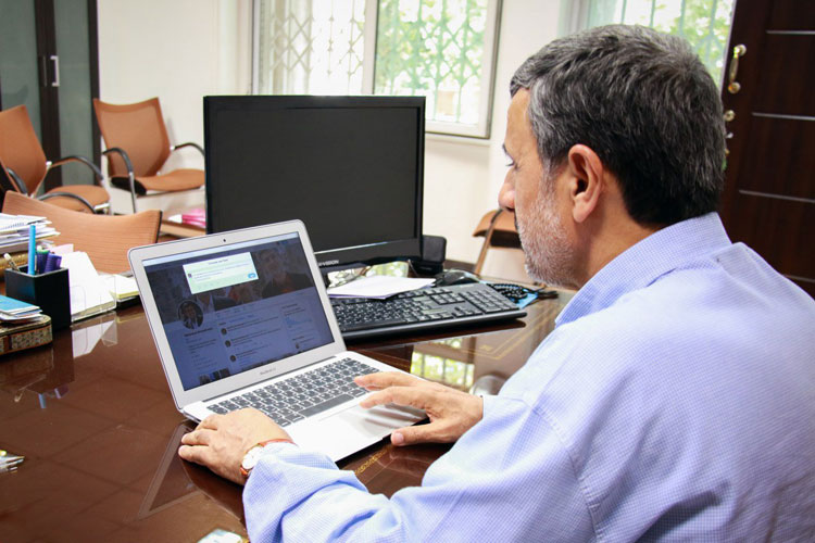 زیرپوست رفتارهای احمدی‌نژاد در توئیتر