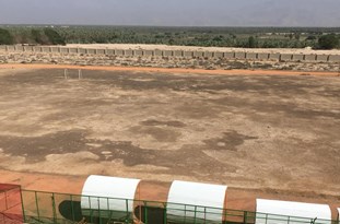 نابودی تنها چمن طبیعی فوتبال آب‌پخش/هدررفت بیت المال با پاسکاری مسئولان