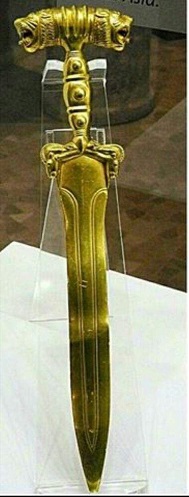 کشف شمشیری از طلای ناب در همدان