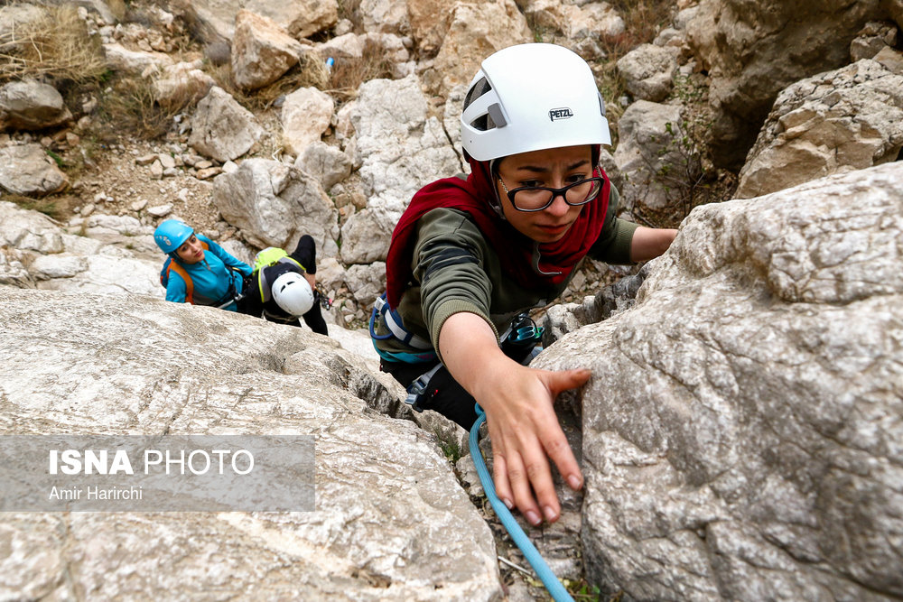 عکس/ زنان مشهدی در حال کوهنوردی