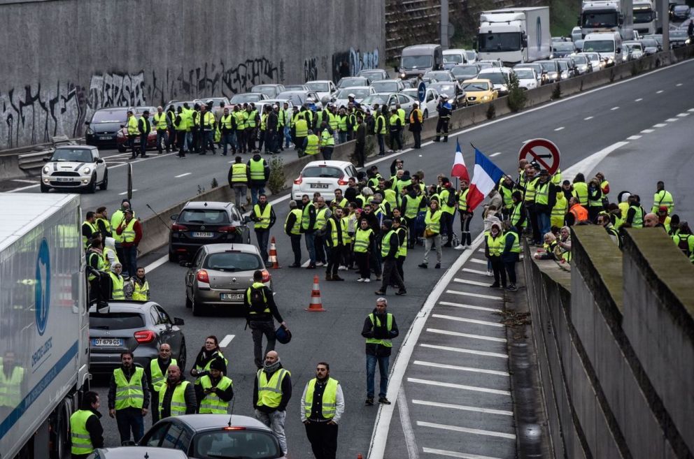 فرانسه همچنان روی موج اعتراض