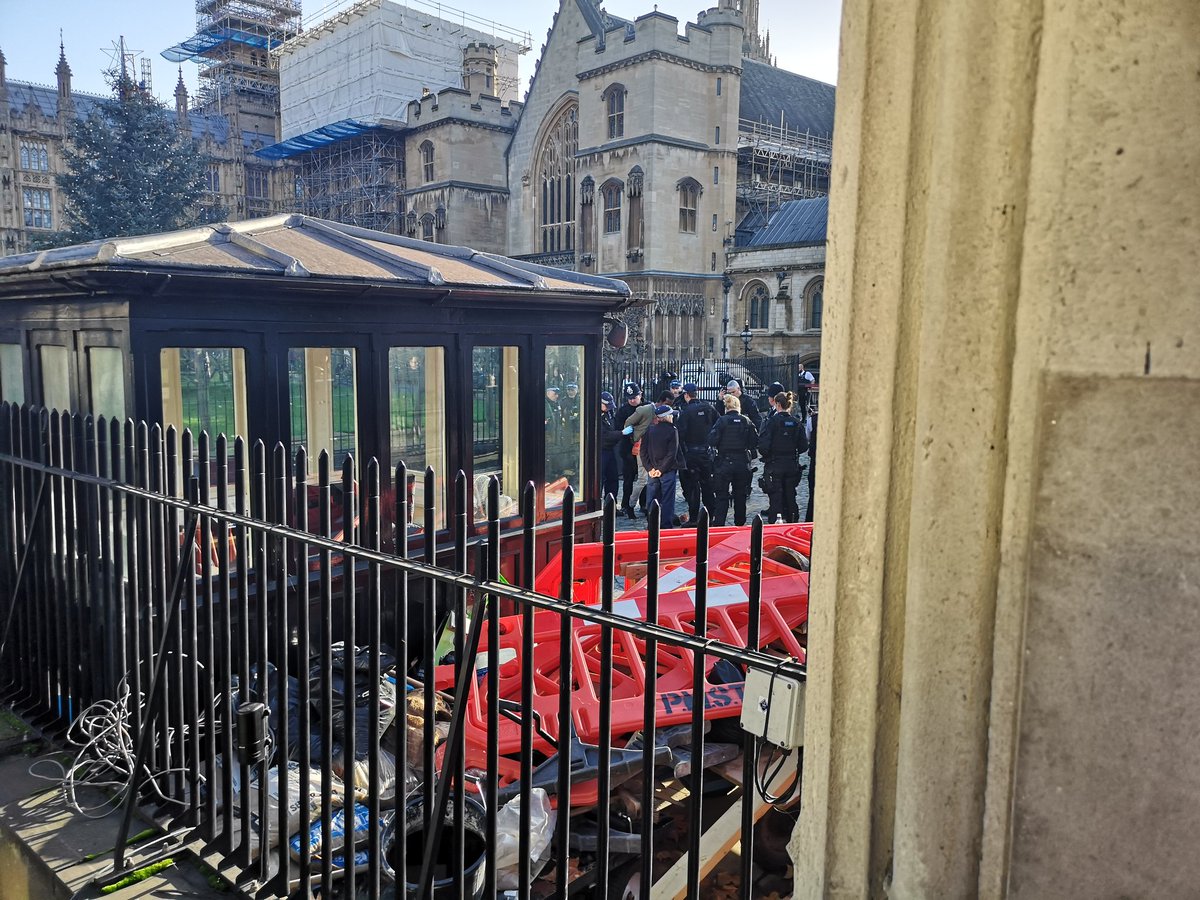 حادثه امنیتی در لندن؛ پارلمان انگلیس بسته شد