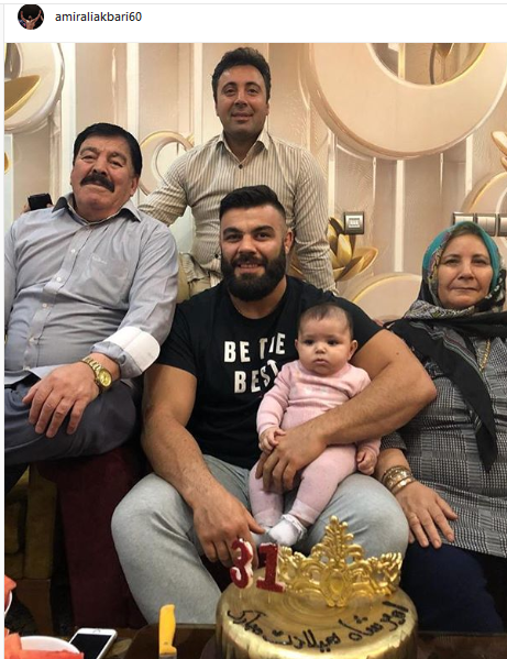 چهره ها/ جشن تولد قهرمان ایرانی در کنار خانواده‌اش