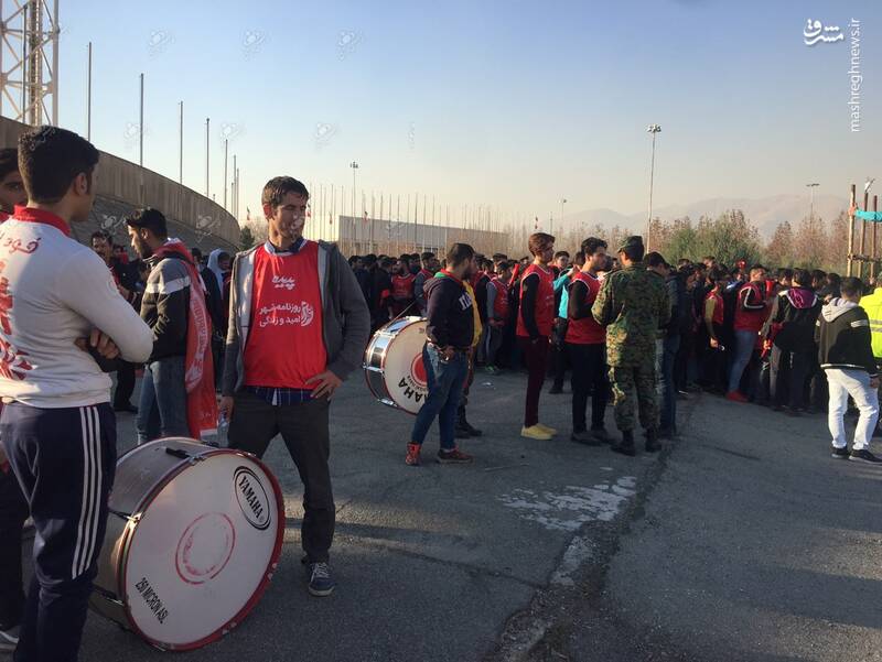 هواداران پدیده در ورزشگاه آزادی
