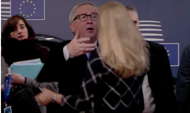 حرکات عجیب رئیس کمیسیون اروپا سوژه رسانه‌ها شد
