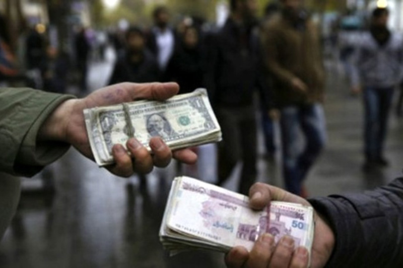 فروش ارز در بازار مشهد بالا گرفت