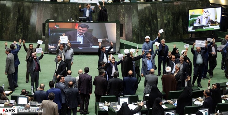 نمایندگان مجلس روحانی و لاریجانی را تهدید کردند