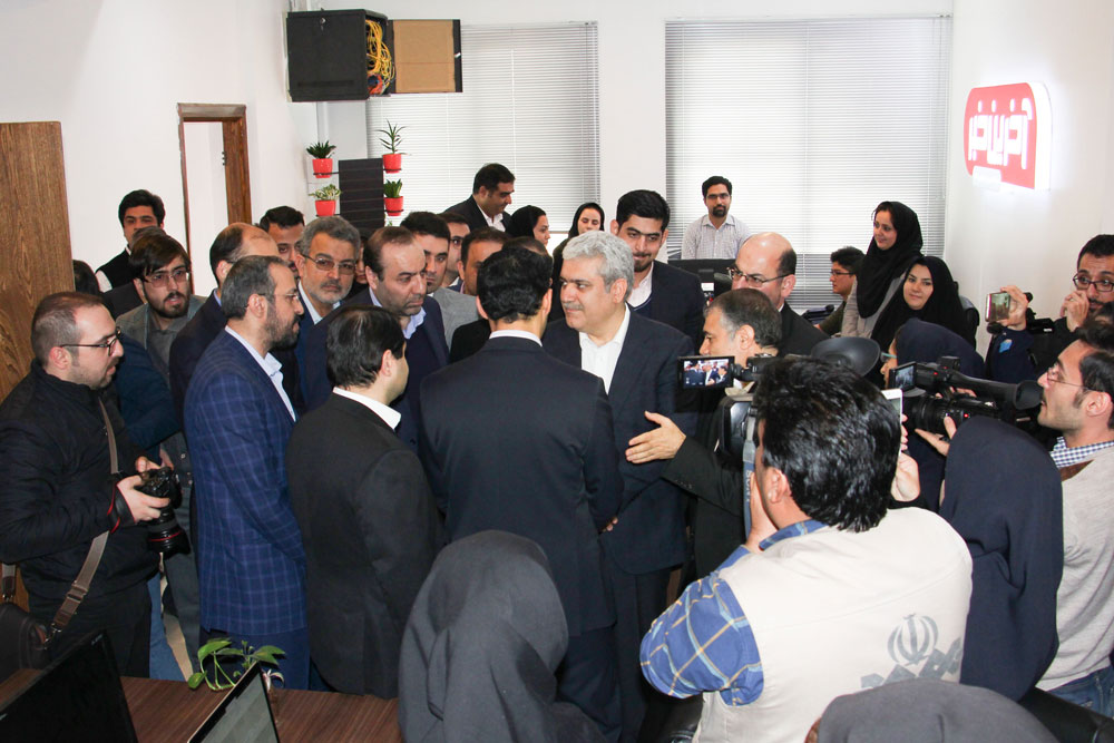 عکس/ بازدید معاون علمی و فناوری رئیس جمهور از بنگاه رسانه‌ای و سرمایه گذاری «آخرین خبر»