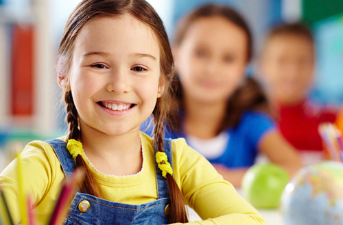 10 رفتاری که باید به کودکان مدرسه‌ای خود آموزش دهید